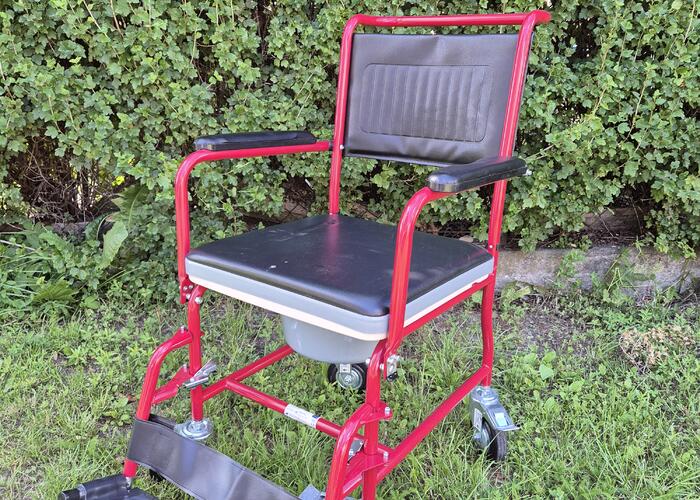 Grajewo ogłoszenia: Sprzedam wózek inwalidzki toaletowy.
Wózkiem można najechać...