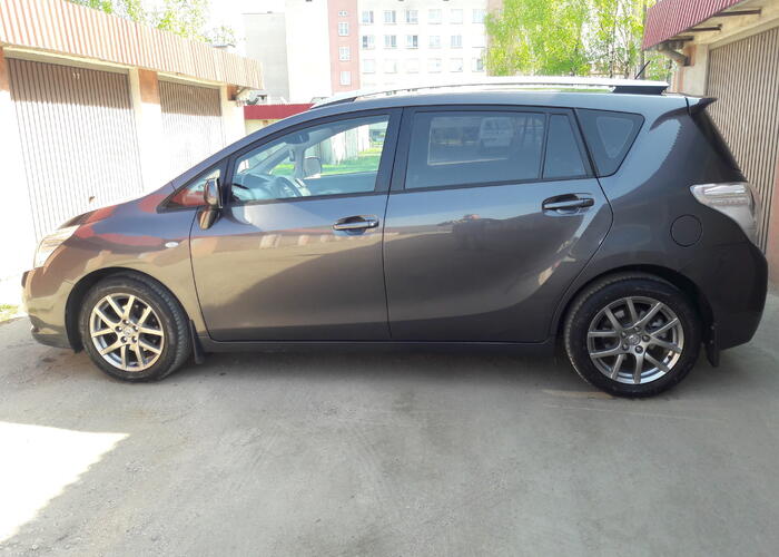 Grajewo ogłoszenia: Sprzedam Toyotę Verso grudzień 2009r Auto 7 osobowe.Kola zimą...