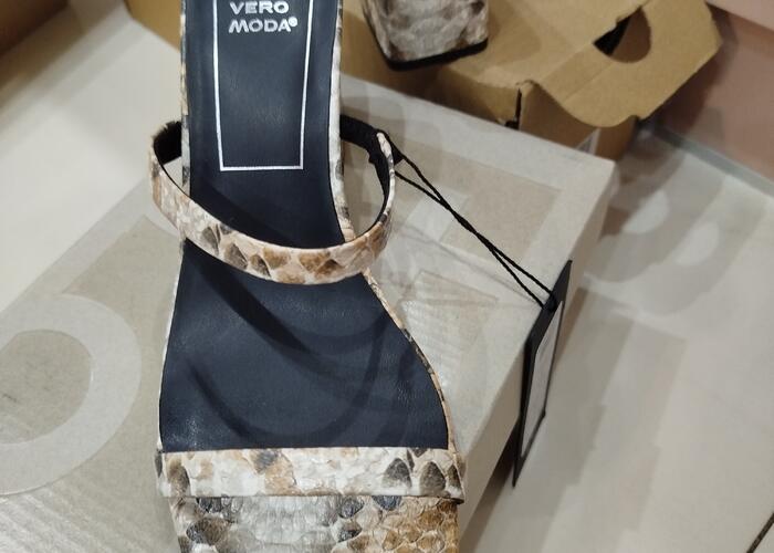 Grajewo ogłoszenia: Klapeczki na słupku. Piękne i super wyglądają na nodze....