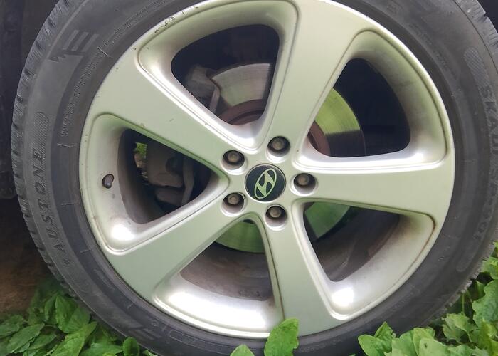 Grajewo ogłoszenia: Sprzedam opony zimowe 235/55R19   z felgami 5x114.3 . Opony są 2...